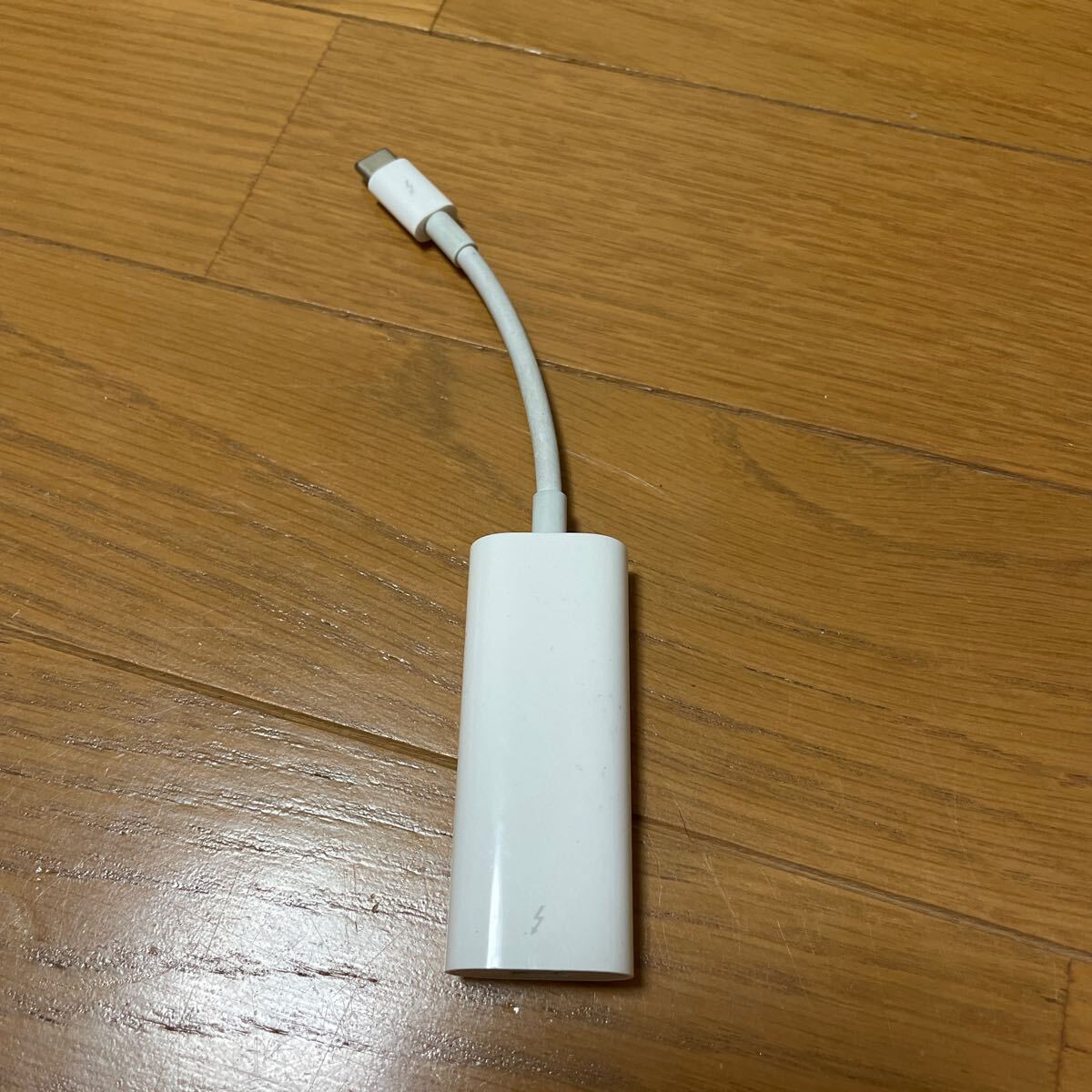 Apple 純正 Thunderbolt 3 (USB-C) to Thunderbolt 2 アダプタ aの画像2