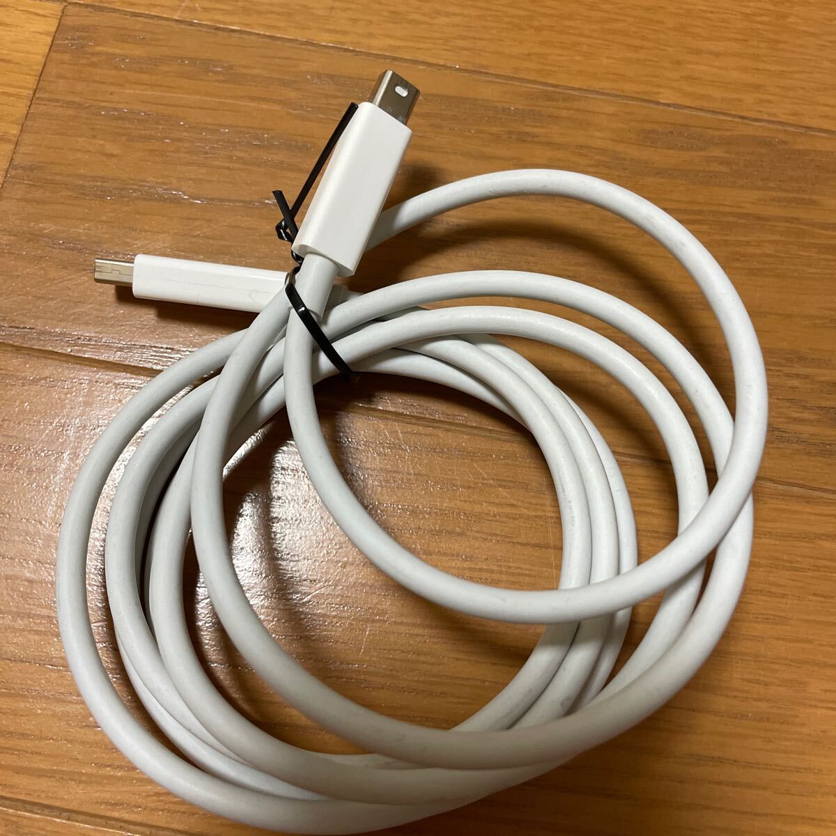 Apple 純正 Thunderbolt Cable サンダーボルトケーブル 2mの画像3