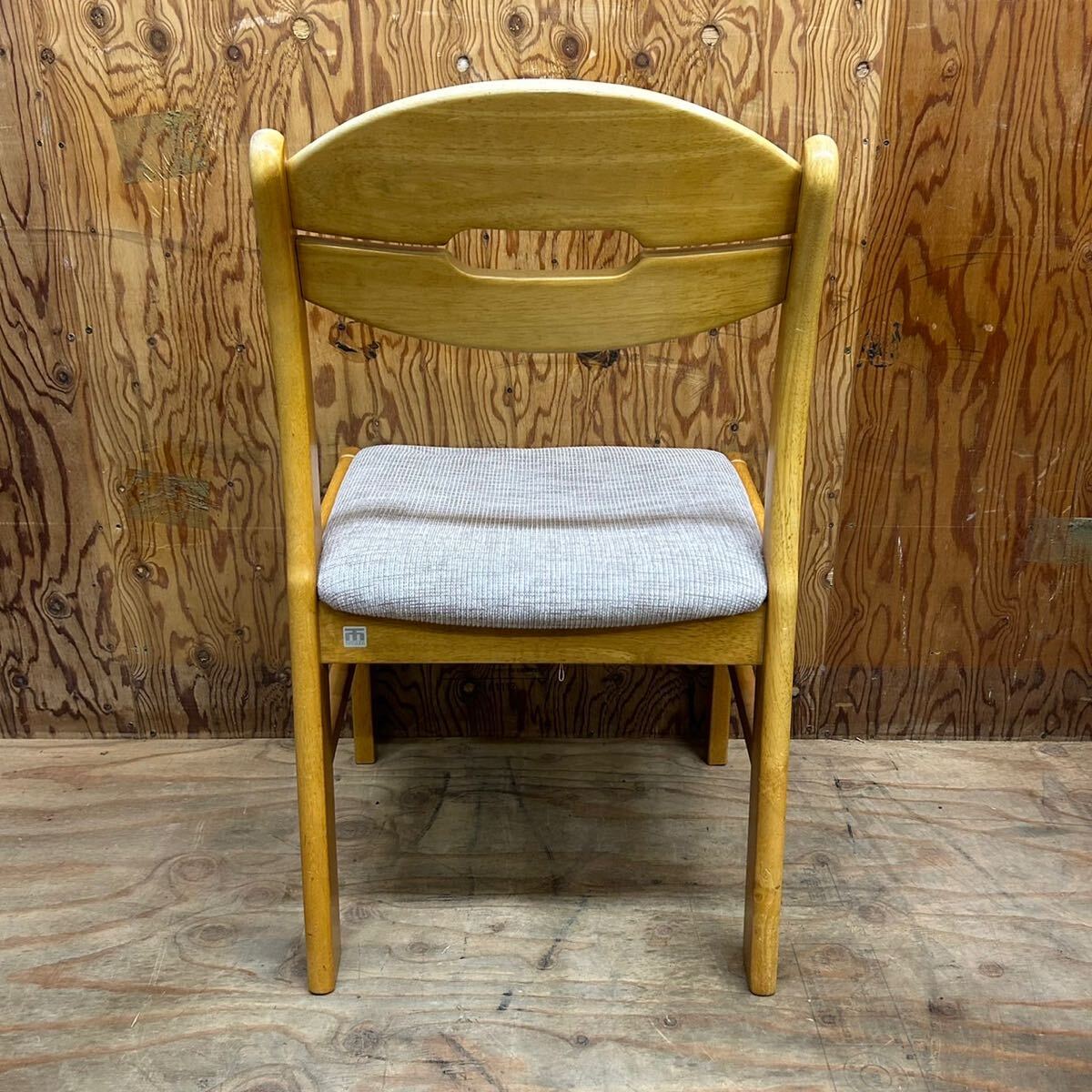 k0419603 ダイニングチェア 食卓椅子 北欧 椅子 デザイナーズ 木製１脚 イス おしゃれ 引取り 家財便 現状品 中古品_画像7