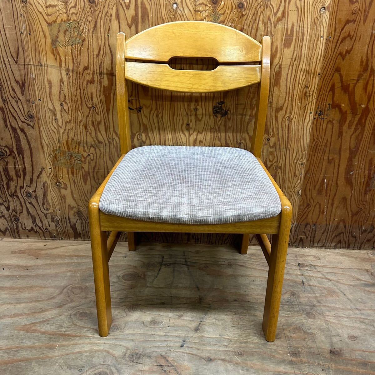 k0419603 ダイニングチェア 食卓椅子 北欧 椅子 デザイナーズ 木製１脚 イス おしゃれ 引取り 家財便 現状品 中古品_画像2