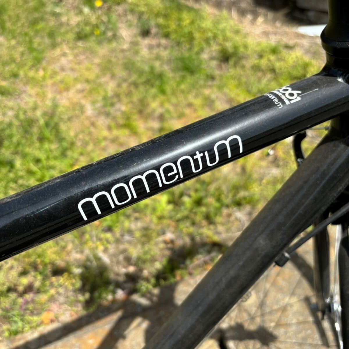 k0426605 momentum モーメンタム ロードバイク 自転車 サイクリング ブラック チャリ 通勤 旅行 自転車旅行 日本一周 現状品 中古品_画像7