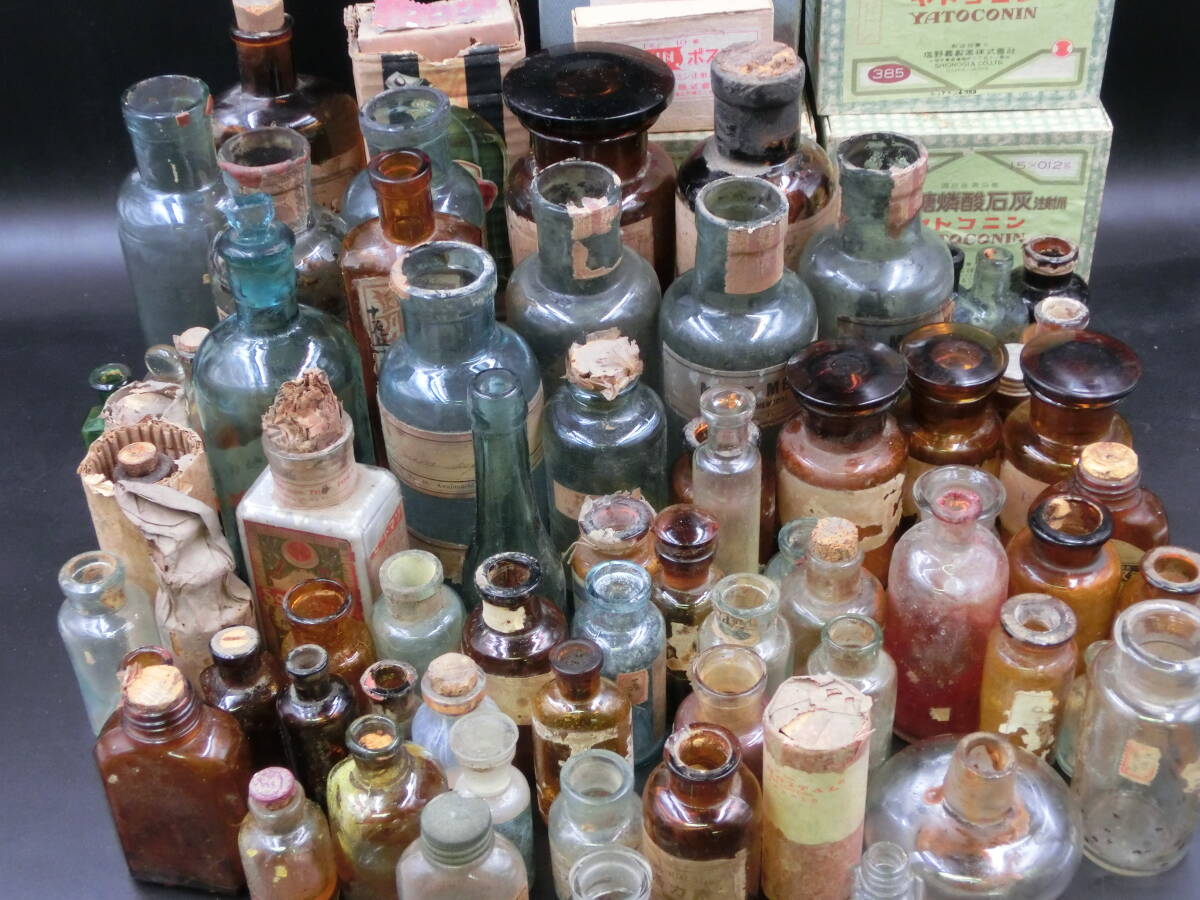 時代物 ビンテージ 戦前 薬瓶 まとめて 大量 ガラス瓶 硝子 エンボス 気泡 大正 明治 化粧瓶 アンプルの画像4
