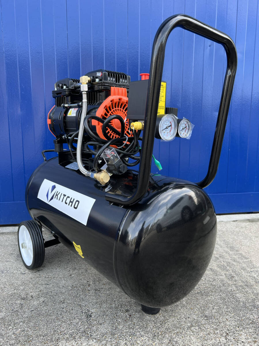 新品 静音型 オイルレスコンプレッサー40L タンク 100V50/60HZ 1.5HP 6か月保証