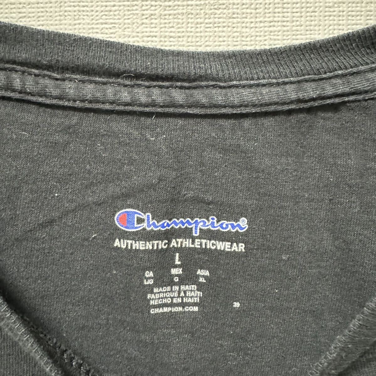 ワンポイント刺繍ロゴ　古着　Tシャツ　チャンピオン　Champion