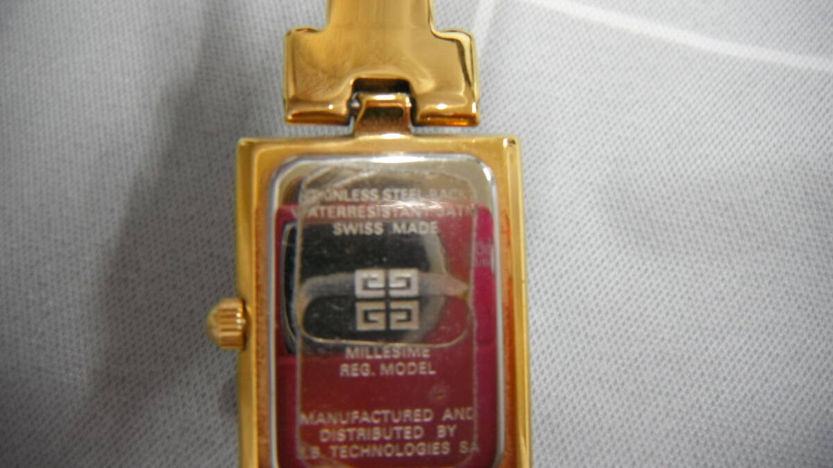 ブランド祭 時計祭 GIVENCHY ジバンシィ クオーツ 腕時計 ゴールドカラー 文字盤ブラック レディース 使用品 自宅長期保管品 ジャンク_画像6