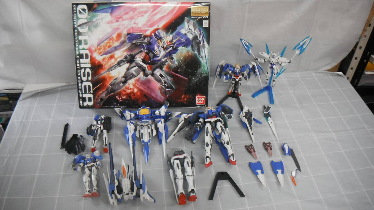 玩具祭 バンダイ 1/100 MG ダブルオーライザー 他おまとめ プラモデル ガンダム ガンプラ 中古 組み立て済 自宅長期保管品 汚れ等有の画像1