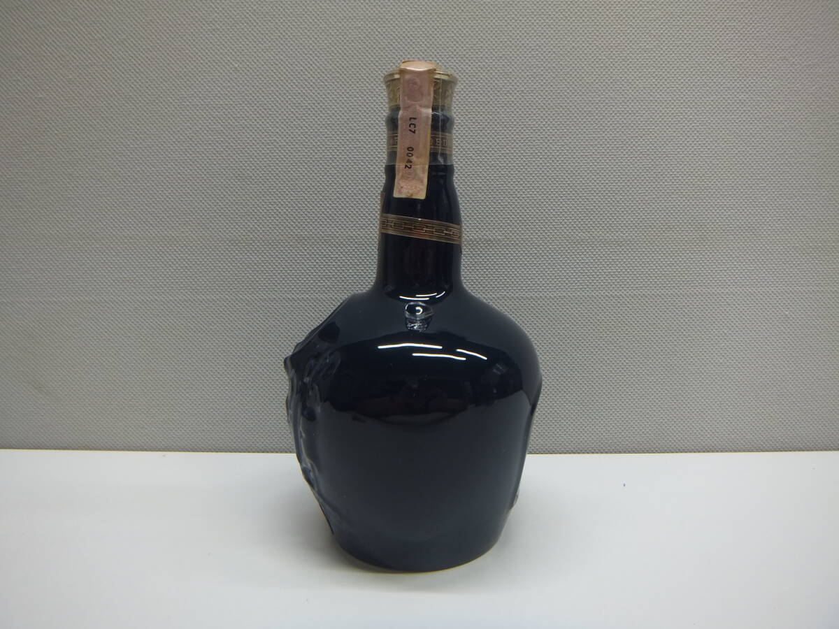 32440 酒祭 洋酒祭 ロイヤルサルート 21年 40度 700ml 未開栓 ROYAL SALUTE 総重量1285g 袋汚れの画像3