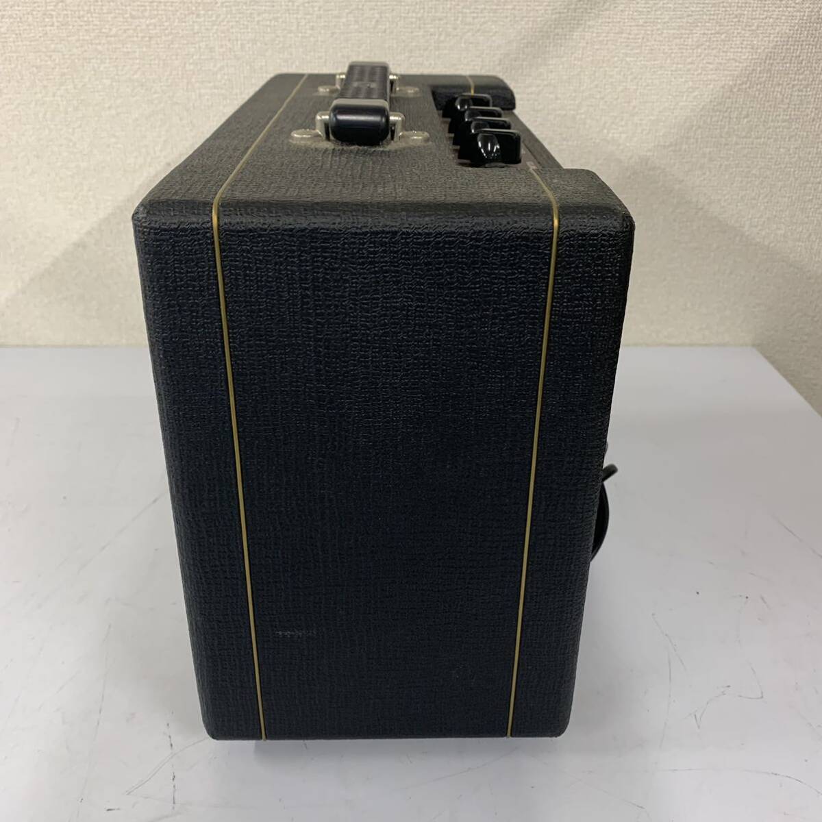 【F-1】 Vox V9106 ギターアンプ 通電確認済み ギターケーブル付 キズあり 汚れあり ヴォックス 中古品 1694-33の画像3