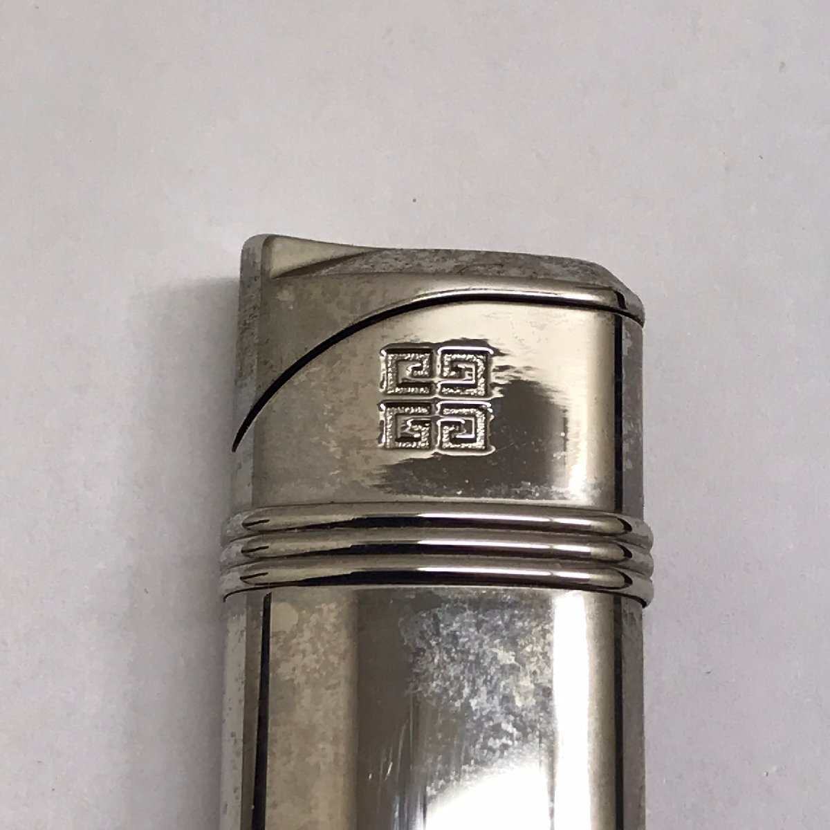中古品 着火未確認 現状渡し ジバンシィ GIVENCHY ガスライター GV2800 銀色 スリムタイプ 質屋出品の画像2