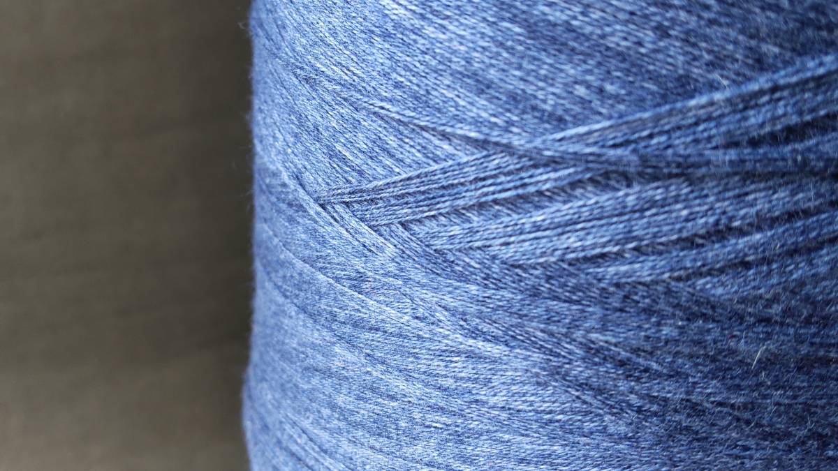 ★綿コットン100％ スペック染めヨセ糸 ブルー 約600g★_画像より少し濃色です