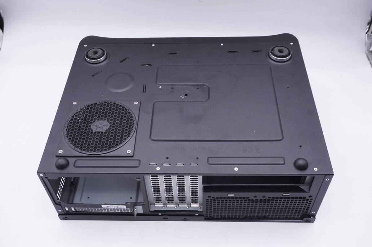 鍵２本あり SilverStone SST-GD06B 横型 HTPC PCケース 黒 ブラック mATX USB3.0 リムーバブルベイｘ２台の画像5