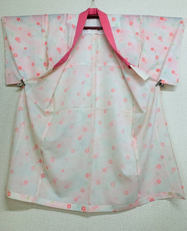 リメイクに　レトロ　婦人　着物の襦袢　モスリンの長襦袢　ピンクの衿付き　楓の紋様　保管品_画像4