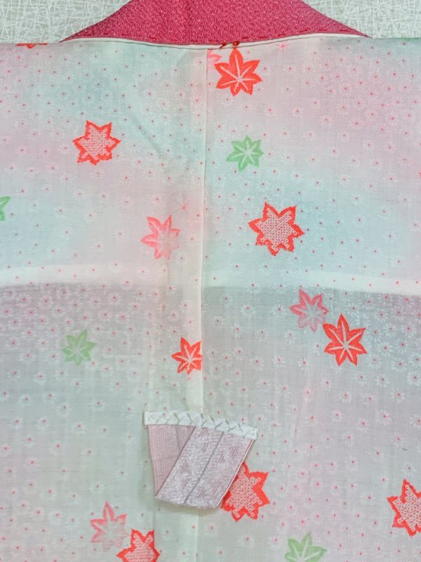 リメイクに　レトロ　婦人　着物の襦袢　モスリンの長襦袢　ピンクの衿付き　楓の紋様　保管品_画像6