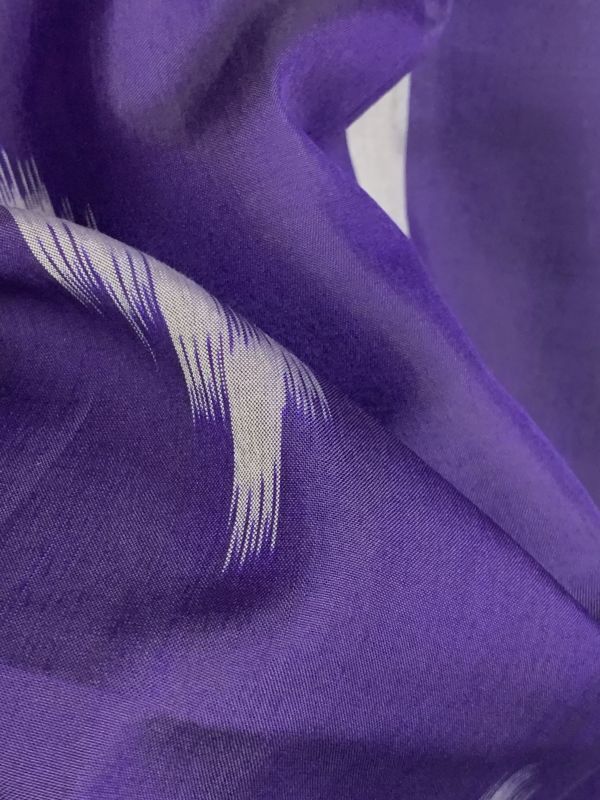 しつけ付き　アンティーク　レトロ　銘仙の着物　正絹　袷　本紫色に絣紋様の織り　赤色の袖裏　紅梅色の八掛　身丈147cm　保管品_画像9