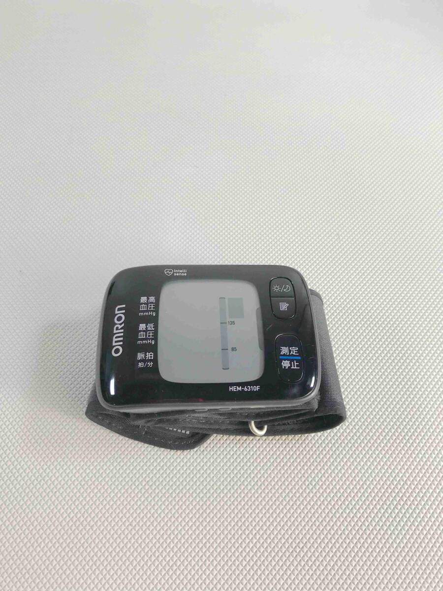 S4940◇OMRON オムロン 自動電子血圧計 自動血圧計 手首 手くび HEM-6310F 測定確認済【ジャンク】240416_画像2