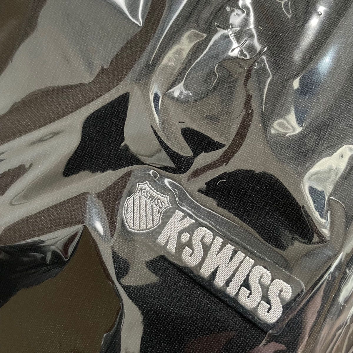 K-SWISS ケースイス　半袖シャツ　吸汗速乾　トップス　スポーツウェア　ブラック　Lサイズ　メンズ　シンプル　ロゴ入り　送料込