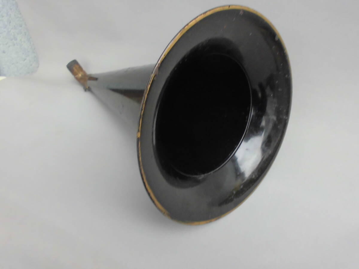 * delivery * super old * gramophone. horn [ valuable * front mount horn | trumpet ] search *ejison gramophone | trumpet horn | materials | secondhand goods ] that time thing.