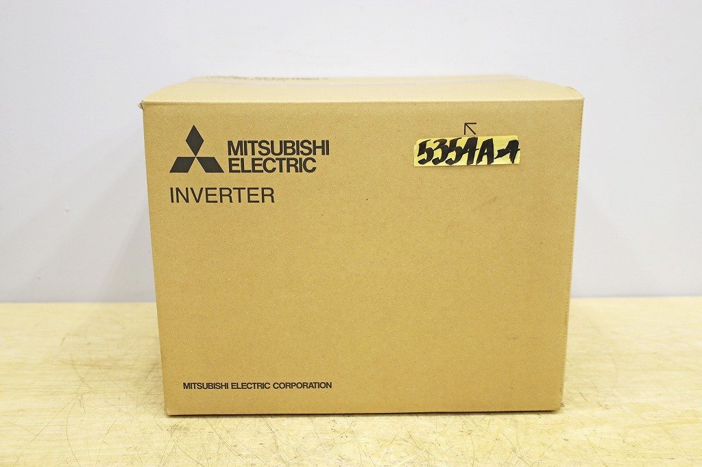 5354A24 未使用 MITSUBISHI 三菱電機 インバーター FR-E820-15K-1 FR-E800シリーズ インバータ_画像1
