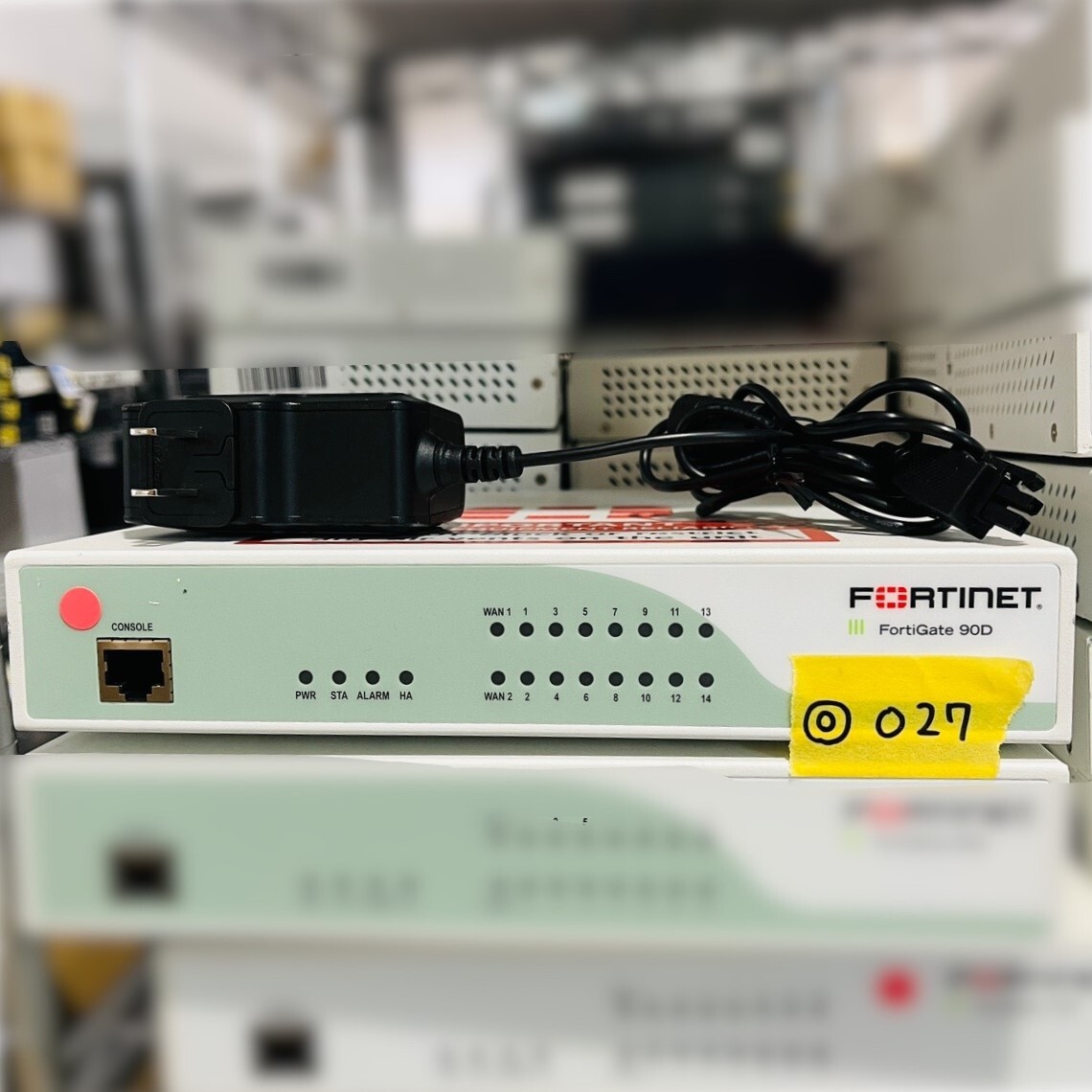 ◎027【通電OK】Fortinet FortiGate 90D FG-90D ファイアウォール ACアダプタ付 FW セキュリティ フォーティネット フォーティゲートの画像3