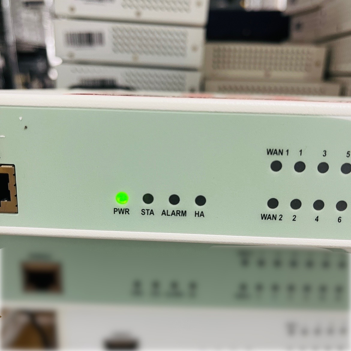 ◎027【通電OK】Fortinet FortiGate 90D FG-90D ファイアウォール ACアダプタ付 FW セキュリティ フォーティネット フォーティゲートの画像2