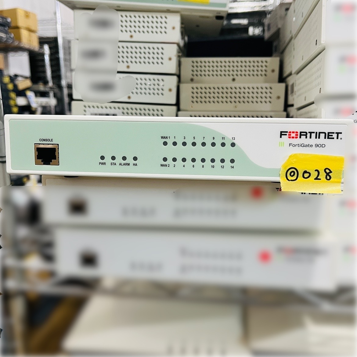 ◎028【通電OK】Fortinet FortiGate 90D FG-90D ファイアウォール ACアダプタ付 FW セキュリティ フォーティネット フォーティゲートの画像2