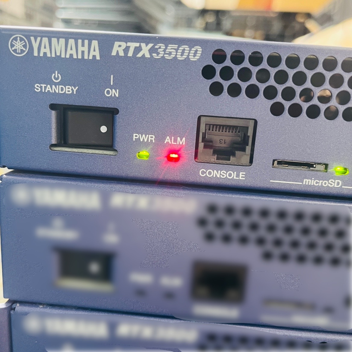 ◎114【通電OK】YAMAHA RTX3500 ギガアクセス VPN ルーター 中小規模 19インチラック 1Uサイズ 4ポート L2スイッチングハブ ヤマハの画像3