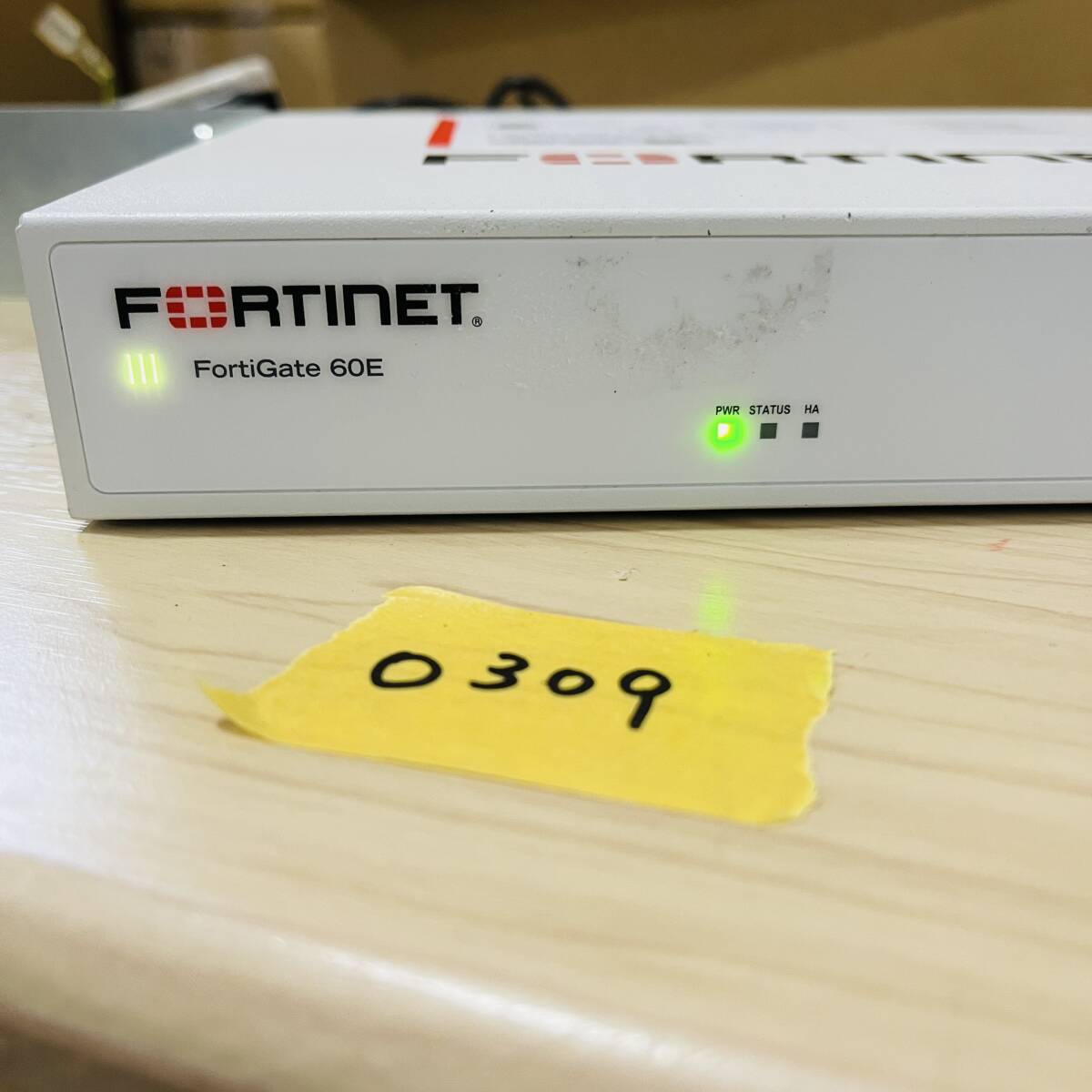 〇309 通電OK Fortinet FortiGate 60E マウント付き ファイアウォール FW セキュアSD-WAN セキュリティ フォーティネット 統合脅威管理 の画像6