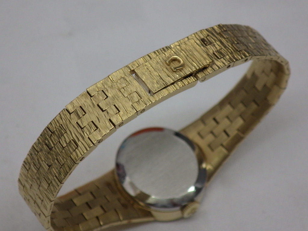 1円～ 稼働品 OMEGA オメガ レディース オーバル 手巻き ゴールドカラー 腕時計 純正ベルトの画像8