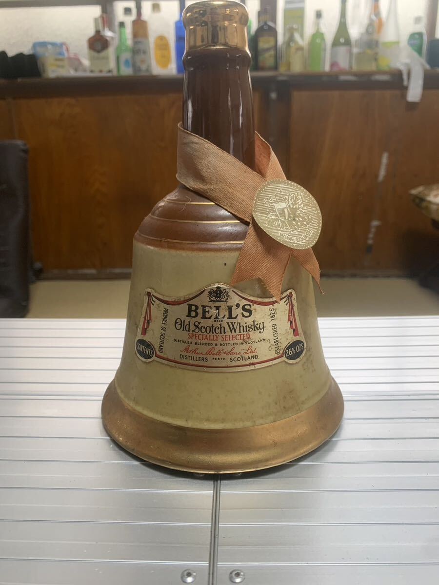 BELL’S（ベルズ）Old Scotch Whisky スコッチ ウイスキー 陶器ボトル 750ml 43% 総重量1371.3g《未開栓》 ※コルク折れているため注意の画像1