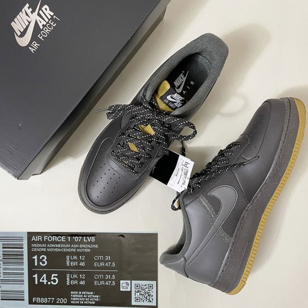 黒タグ付 新品 国内正規品 定価16,500円 NIKE AIR FORCE 1 '07 LV8 FB8877-200 ナイキ エアフォース 1 ワン 07 LV8 スニーカー US13 31cmの画像1