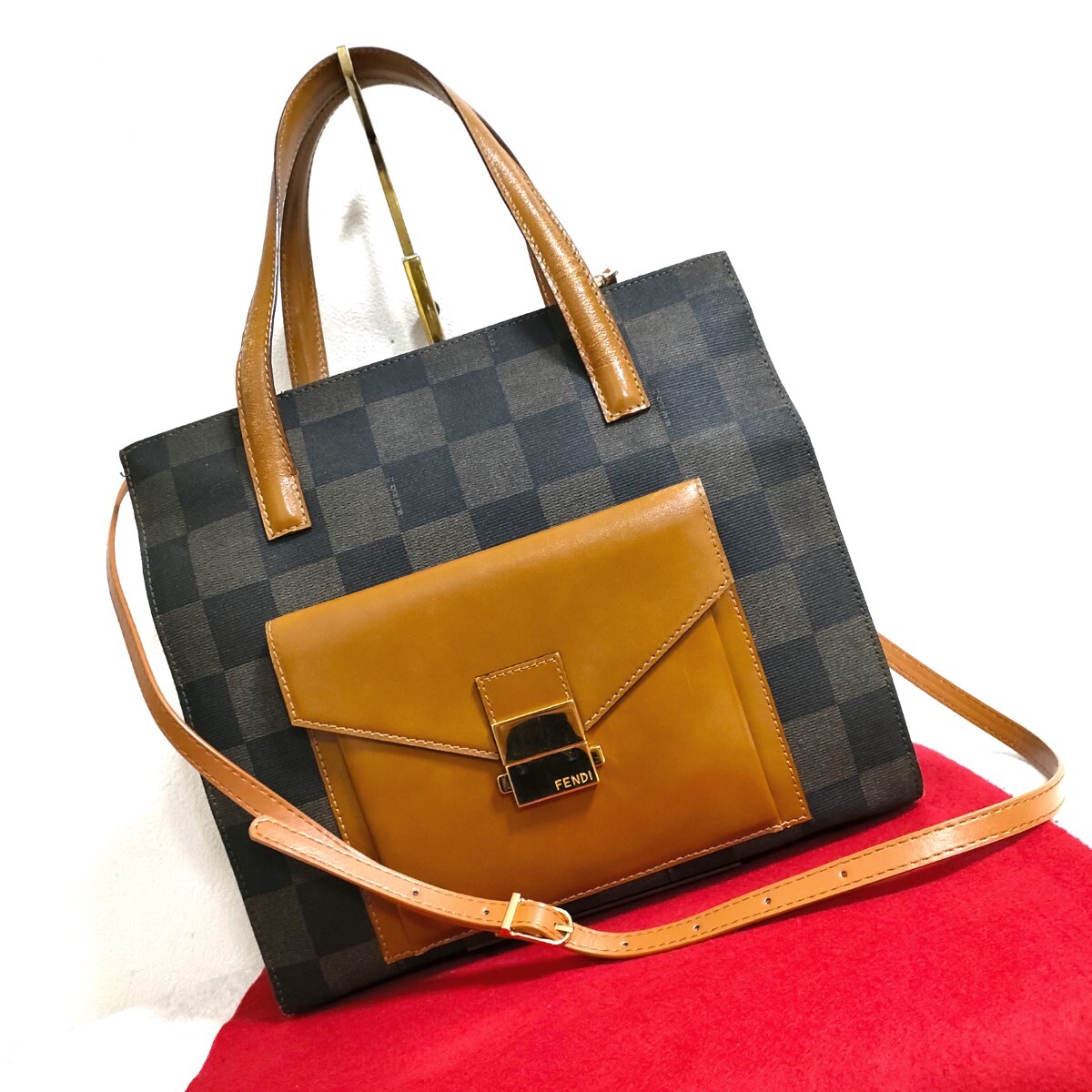 FENDI ペカン 2way ハンドバッグ ショルダーバッグ トートバッグ 斜め掛け ズッカ フェンディ 金具 ゴールド キャメルの画像2