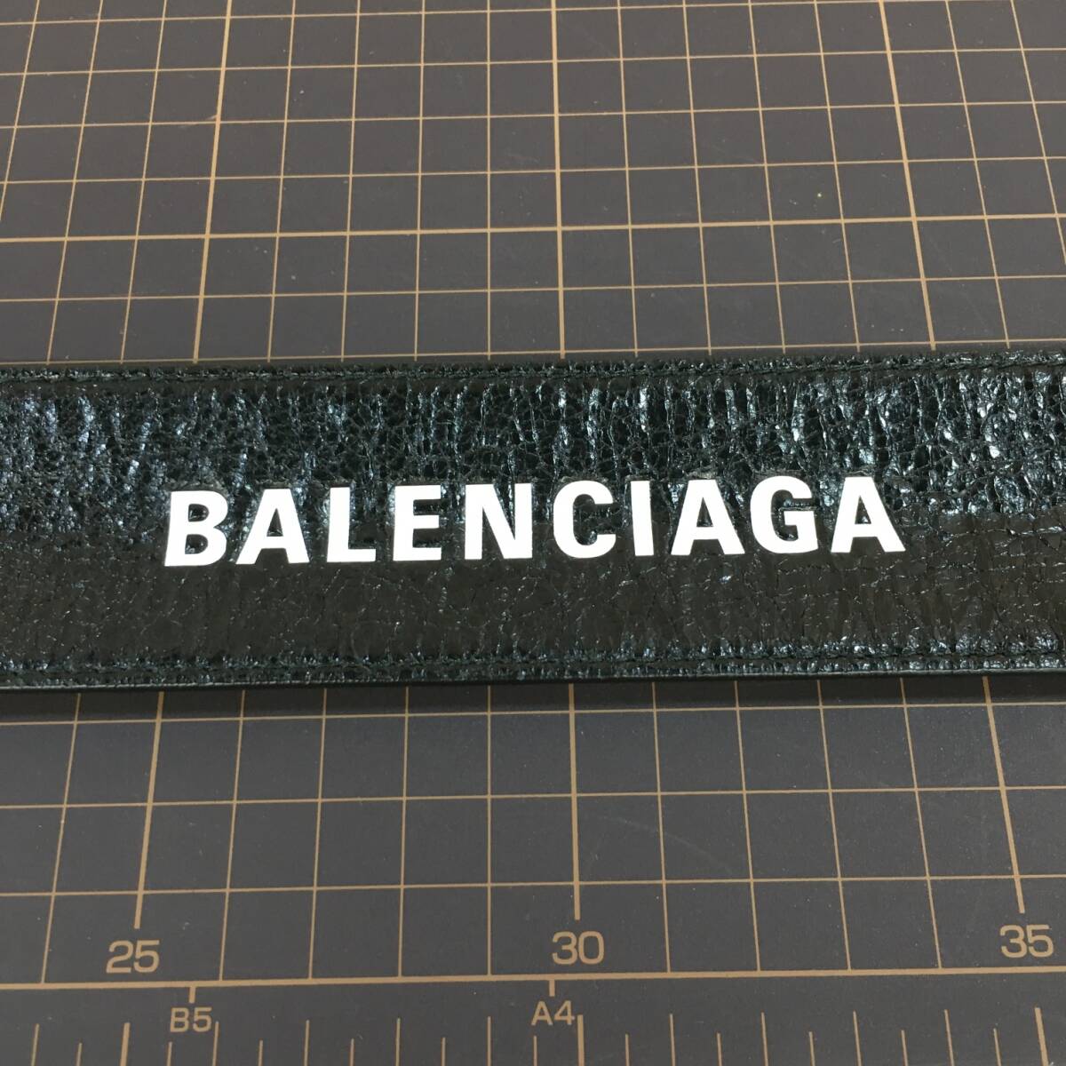 KZ8048★BALENCIAGA : レザー サイクルブレスレット★黒 /白ロゴ バレンシアガ_画像4