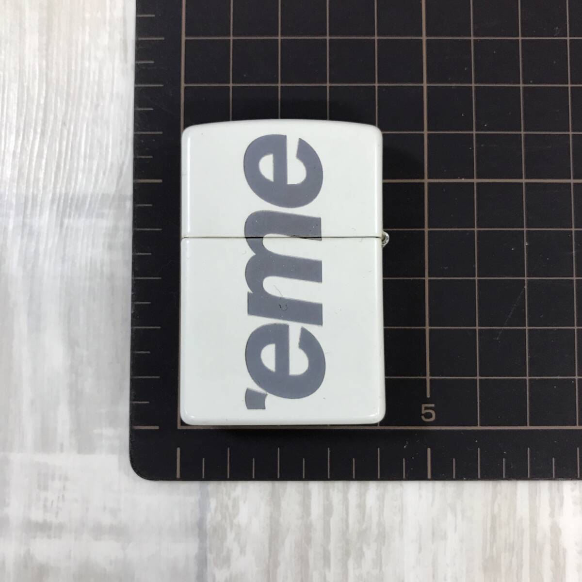 KZ8109★Supreme : Glow in The Dark Zippo★白系 シュプリーム ジッポの画像3