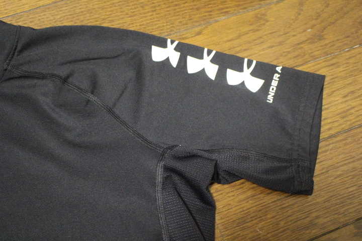 UNDER ARMOUR アンダーアーマー ヒートギア コンプレッションTシャツ MD ブラック 黒 1363304 カモフラ 未使用 新品の画像4