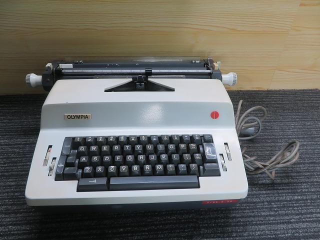 R*OLYMPIA WERKE AG Typpe SGE35 typewriter retro antique present condition goods 