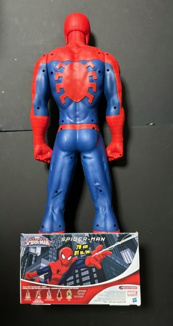*HASBRO*MARVEL*ULTIMATE SPIDER-MAN*GIANT SIZE 31 -inch *SPIDER-MAN*