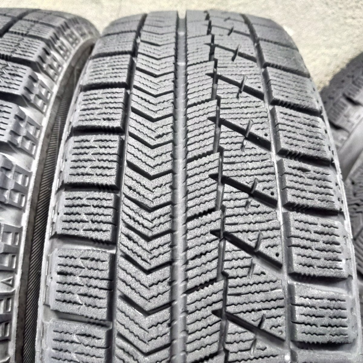 パT8862■155/65R14 BRIDGESTONE BLIZZAK VRX スチール 4.5J 4H +45 PCD100 スタッドレス★条件付送料無料★スズキ ダイハツ 軽自動車_画像9