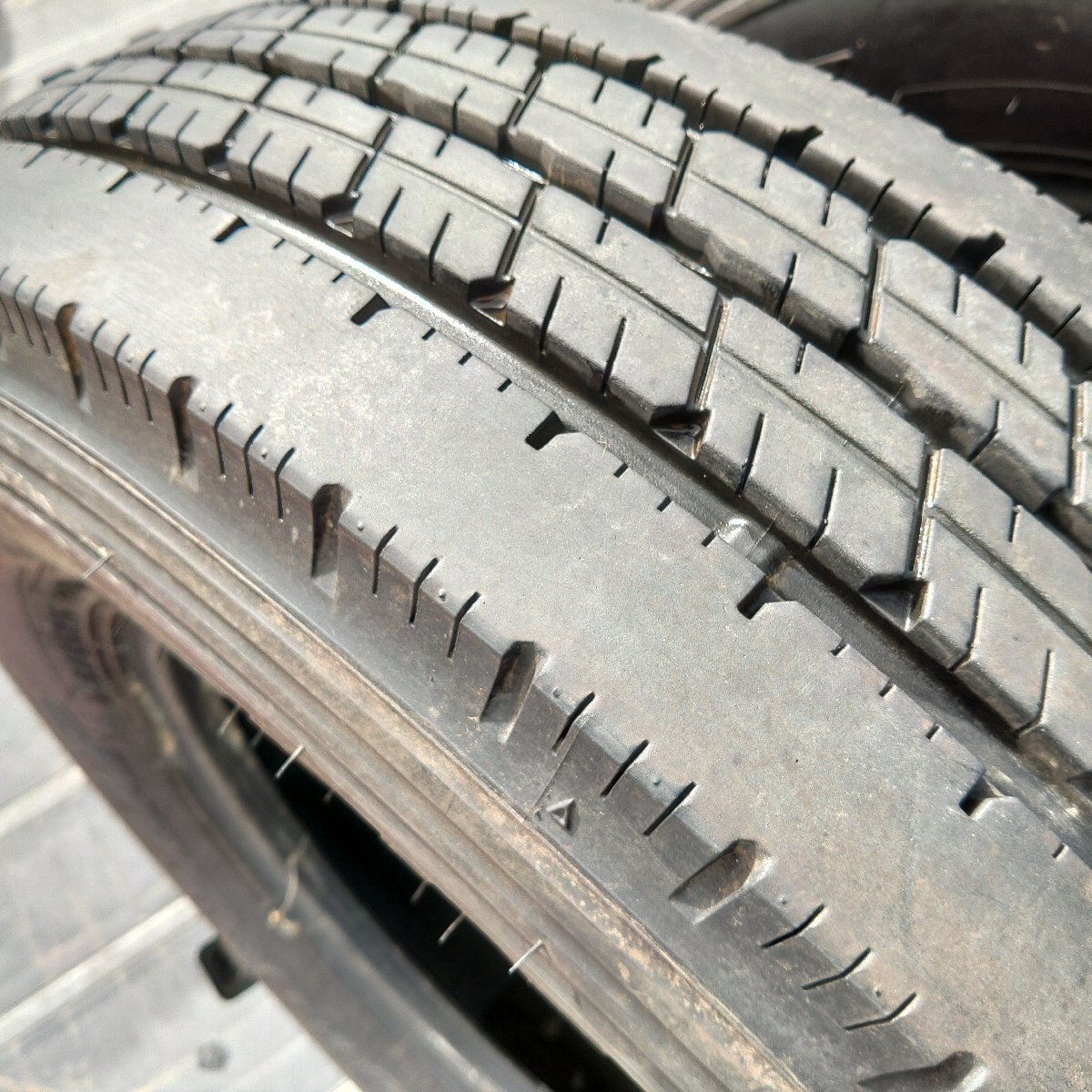 2本価格★パT8866②■215/85R16 120/118L LT DUNLOP ENASAVE SPLT38 夏タイヤ★条件付送料無料★地山 トラック バリ溝_画像5