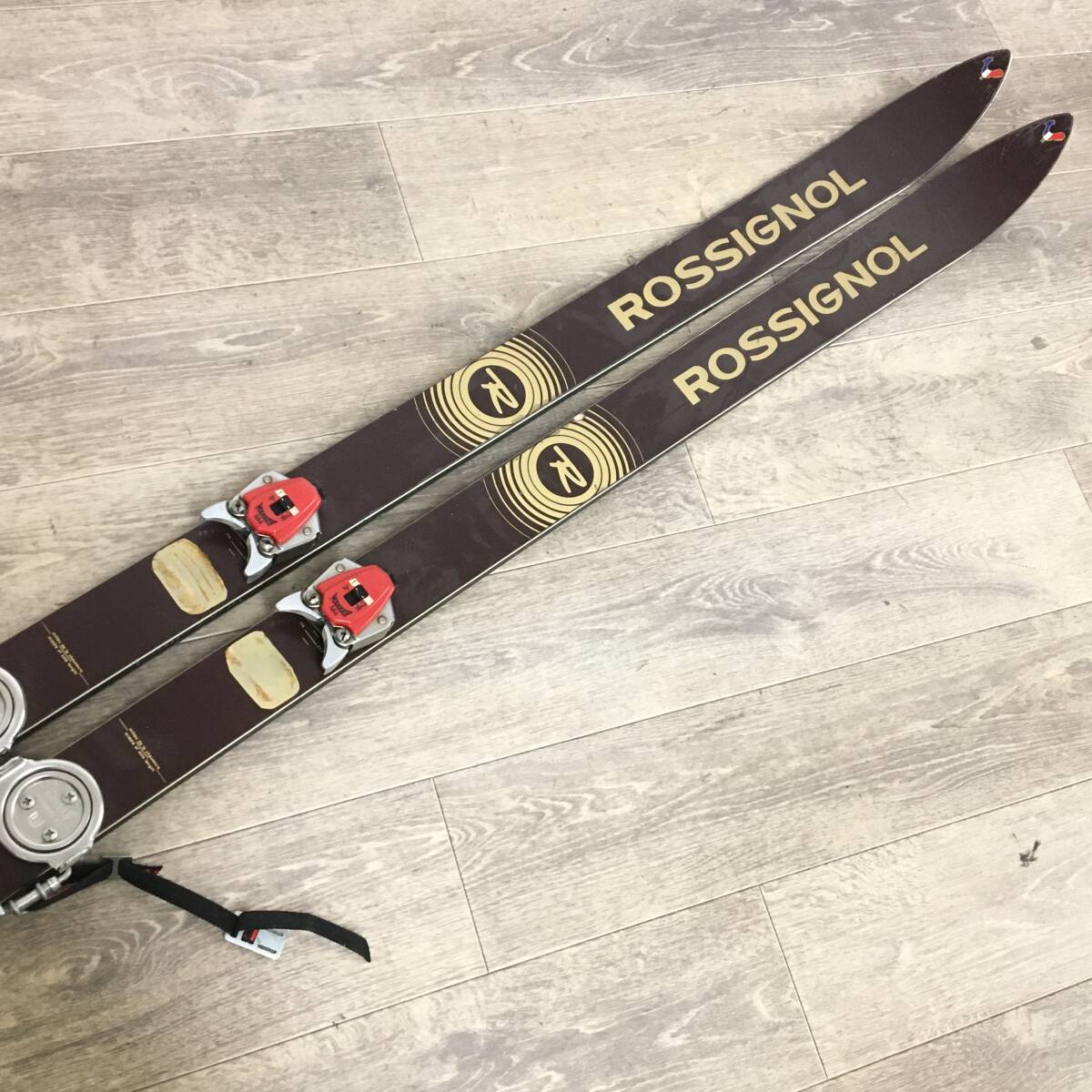 Yahoo!オークション - レトロ スキー板 ロシニョール ROSSIGNOL Yahoo!オークション - レトロ スキー板 ロシニョール ROSSIGNOL