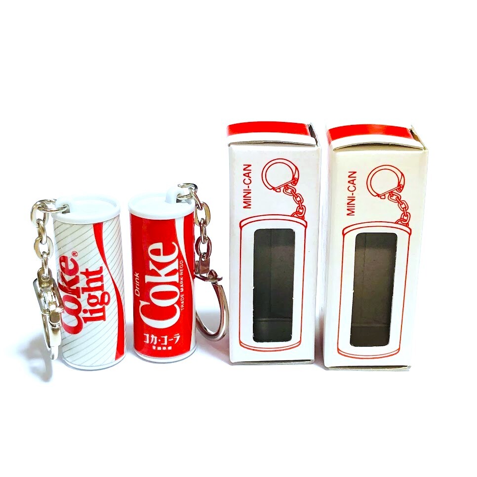 日本コカコーラ社 正規品 1970年代～ コカコーラ ライト 白缶 2本 ミニカンキーホルダー 当時物 昭和レトロ ミニチュア ノベルティ 非売品の画像1