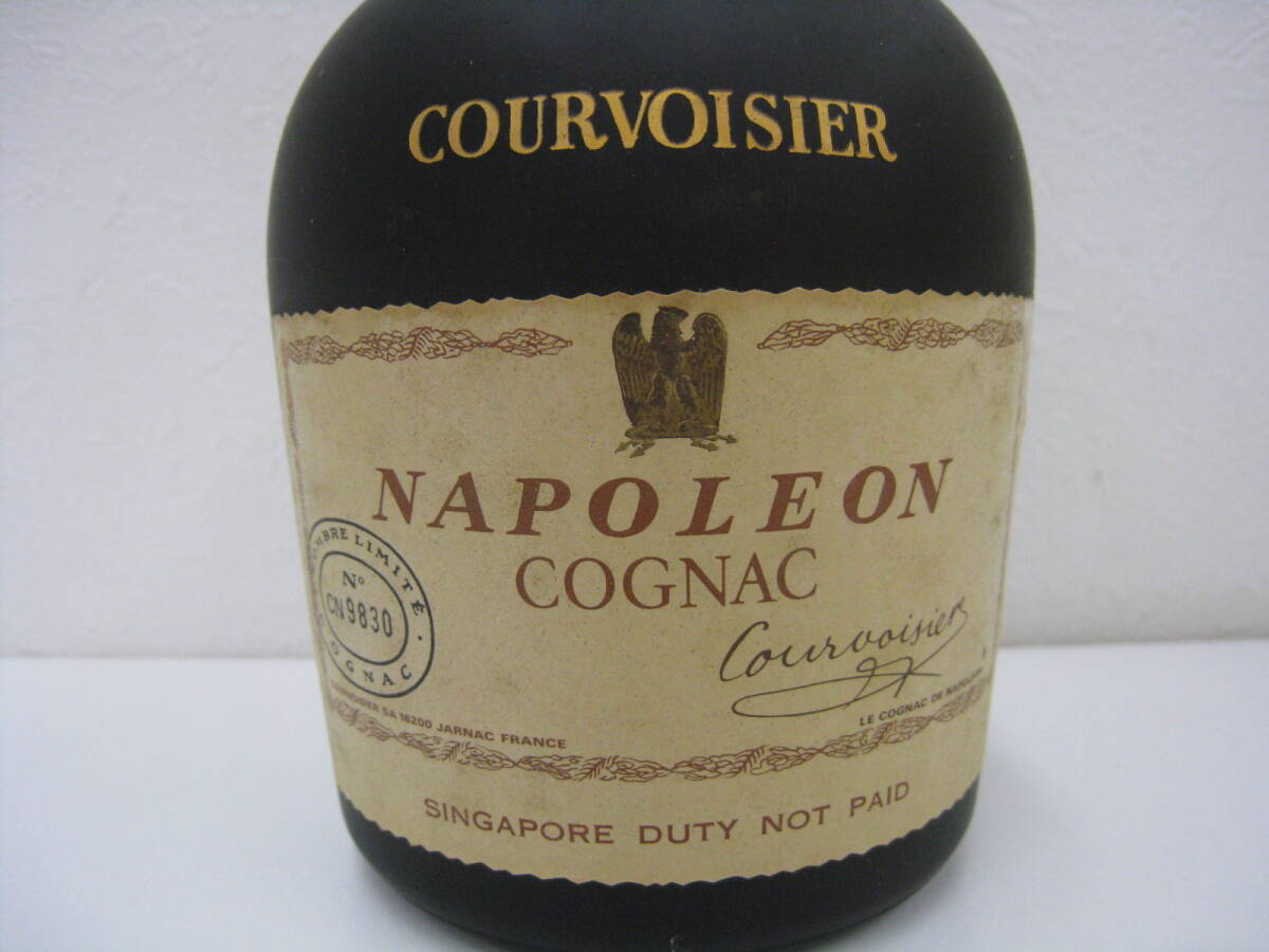 ◆COURVOISIER◆ クルボアジェ NAPOLEON COGNAC ナポレオン コニャック 700ml 40% 未開栓 箱付き 古酒の画像3