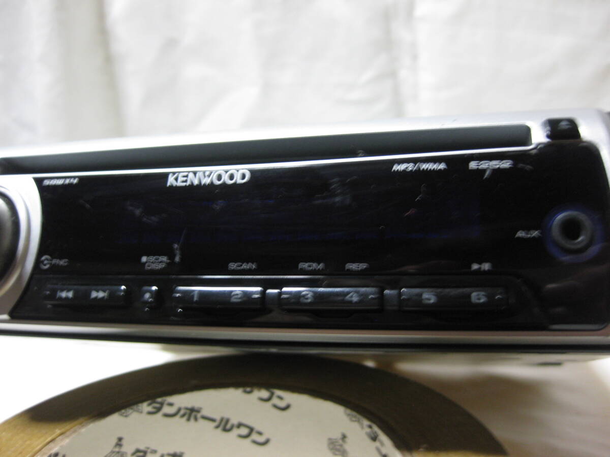 K-2296　KENWOOD　ケンウッド　E252SN　MP3　フロント AUX　1Dサイズ　CDデッキ　故障品_画像2