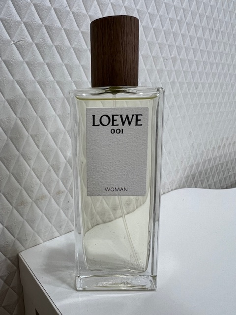 G「20029」【ほぼ満量】LOEWE WOMAN Eau de Parfum 50ml ロエベ 001 ウーマン オードゥパルファン 香水 フレグランスの画像1