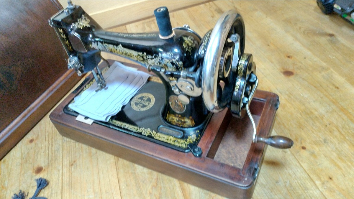  Vintage / retro SINGER singer antique hand turning sewing machine operation verification settled old tool / antique goods /107 year front 1917 year made 