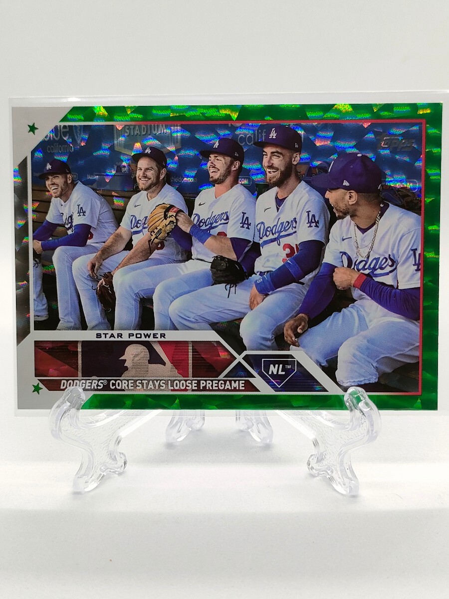 【499シリ】Dodgersチームカード - 2023 Topps Series 1 #113 /499 Green Foil Board ～大谷翔平選手在籍の超名門～の画像1