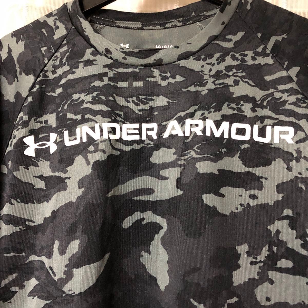 最終値下げ！UNDER ARMOUR  ブラックストレッチ素材　Tシャツ　サイズL