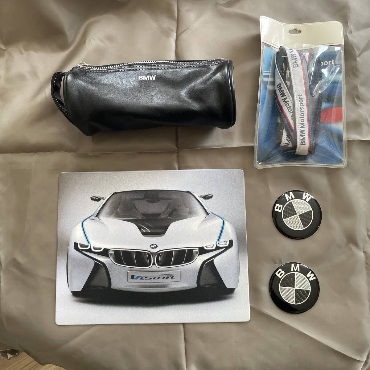 【送料無料】BMW グッズセット（マウスパッド、ネックストラップ、筆箱、カーボンホイールステッカー2枚）の画像1
