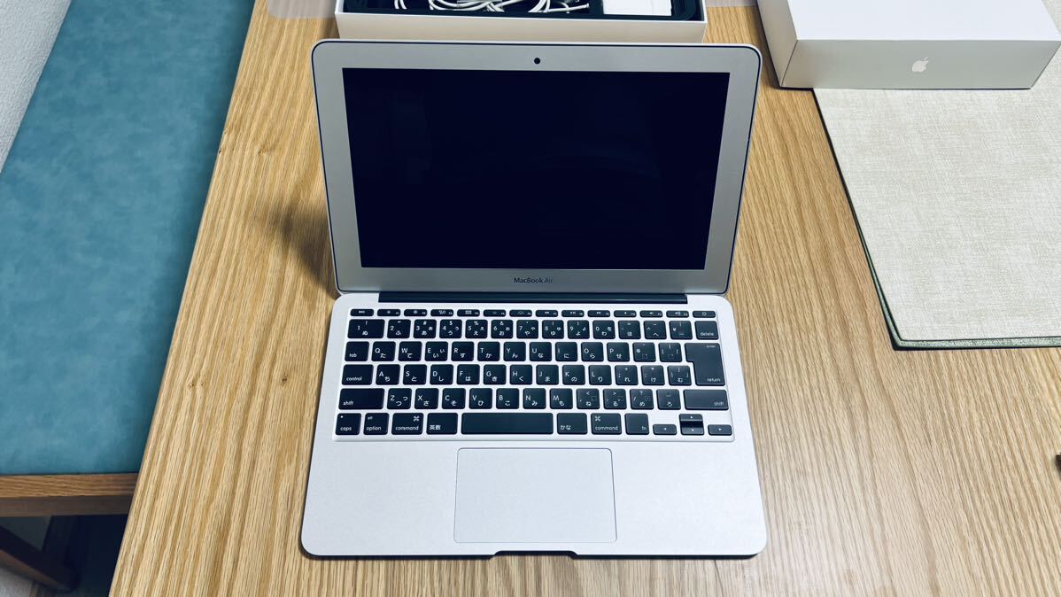 Apple MacBook Air 11インチLED 4GB 256GB_画像1