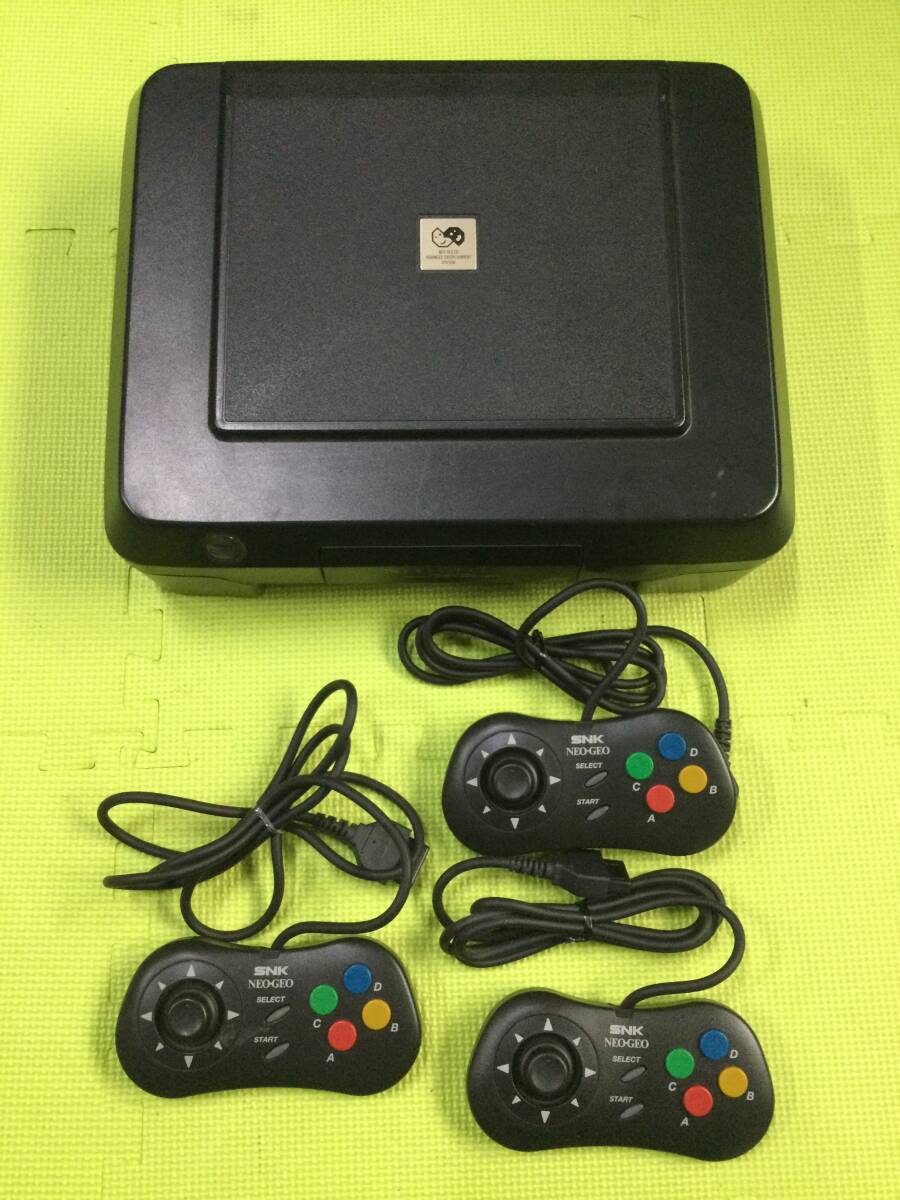 【中古】 【GN5010/100/0】未動確のジャンク★SNK CD★コントローラーパッド★レトロ★ コントローラー3台★NEOGEO 本体+ネオジオCD用 ネオジオCD ネオジオ