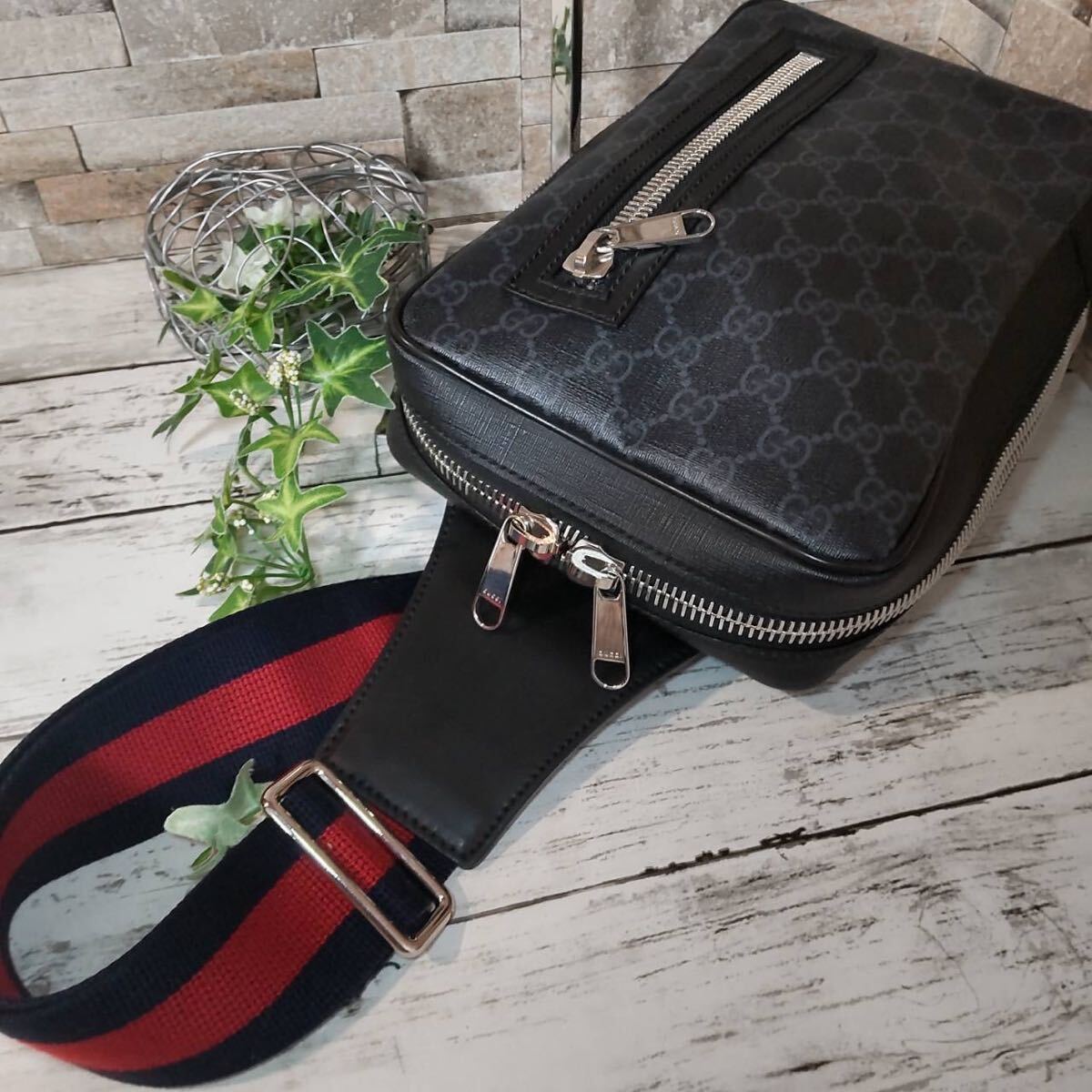 1円【ほぼ未使用 現行品！】GUCCI グッチ GGスプリーム ボディバッグ ショルダーバッグ シェリーライン PVCレザー GG柄 ブラック 黒系_画像6